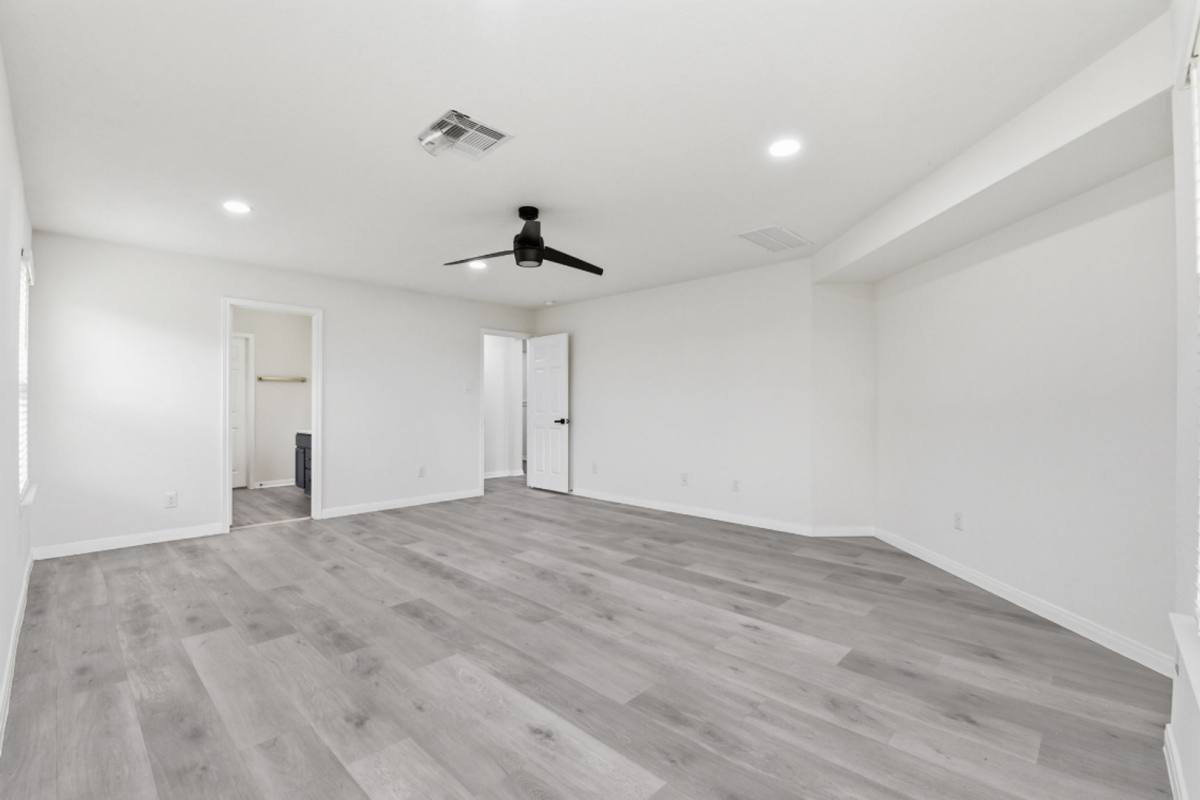 House for rent at 10433 Russell Pines Dr, Rosharon, TX 77583