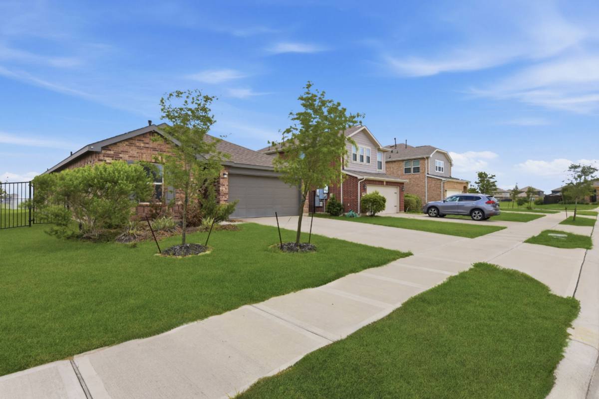 House for rent at 10433 Russell Pines Dr, Rosharon, TX 77583