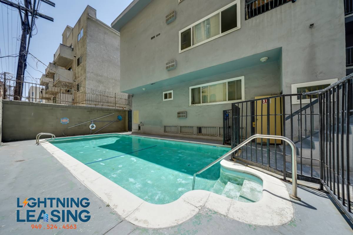 Apartment for rent at 700 S Irolo St #10, Los Angeles, CA 90005