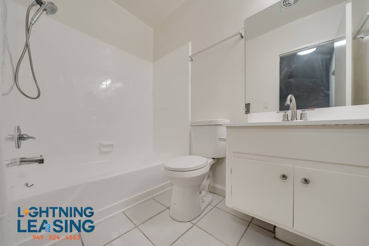Apartment for rent at 700 S Irolo St #10, Los Angeles, CA 90005