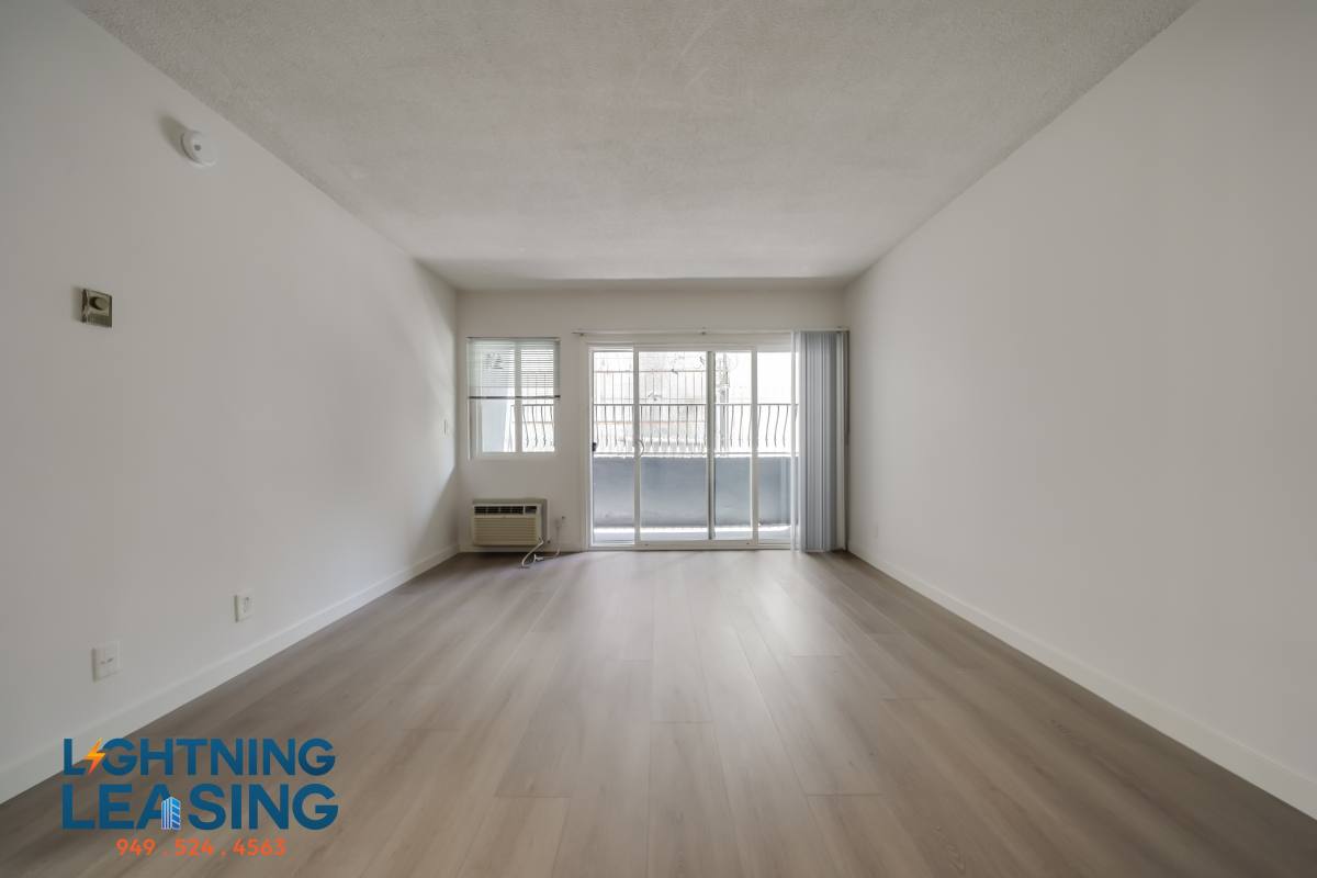 Apartment for rent at 700 S Irolo St #10, Los Angeles, CA 90005