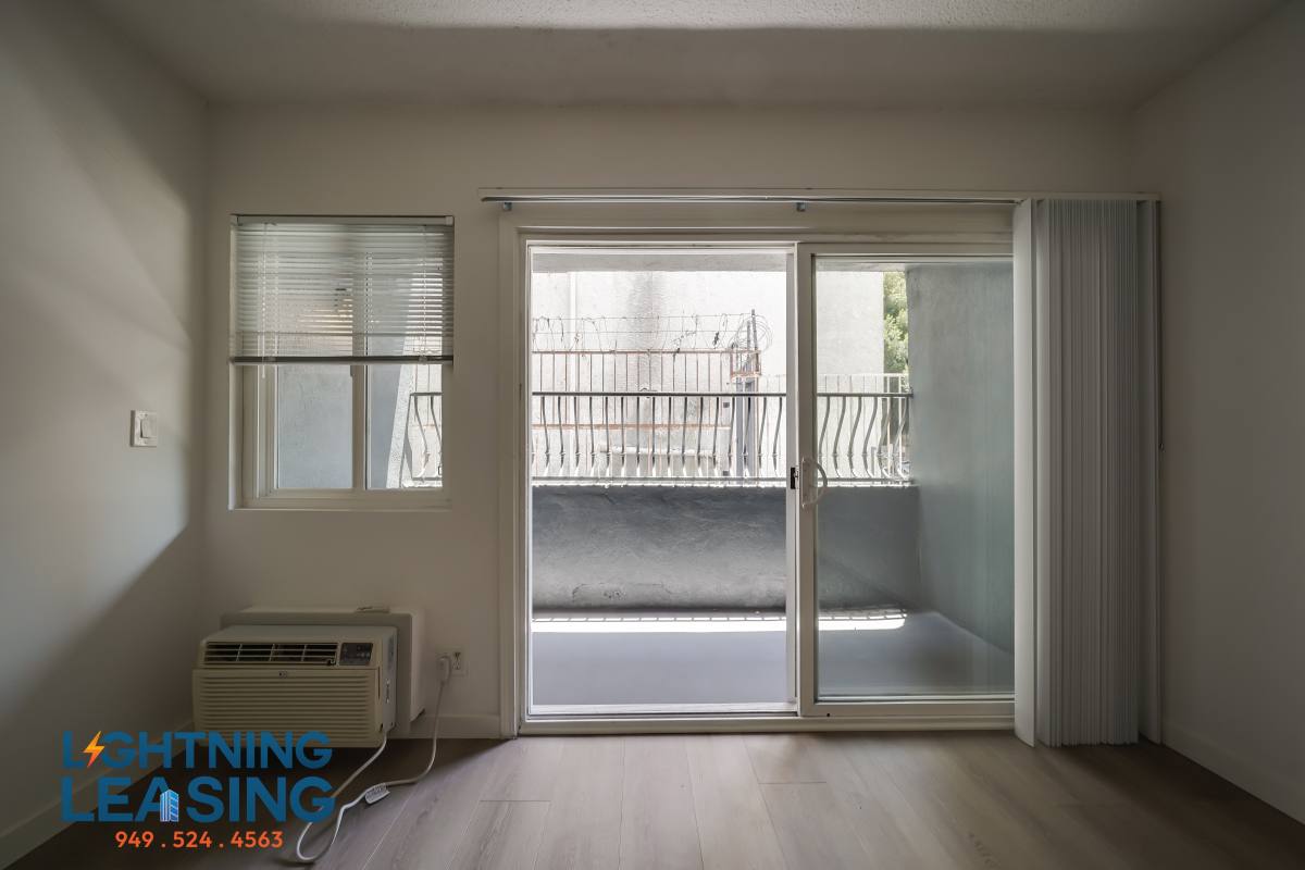 Apartment for rent at 700 S Irolo St #10, Los Angeles, CA 90005