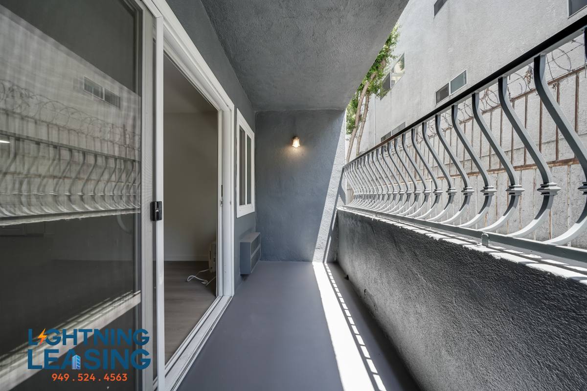 Apartment for rent at 700 S Irolo St #10, Los Angeles, CA 90005