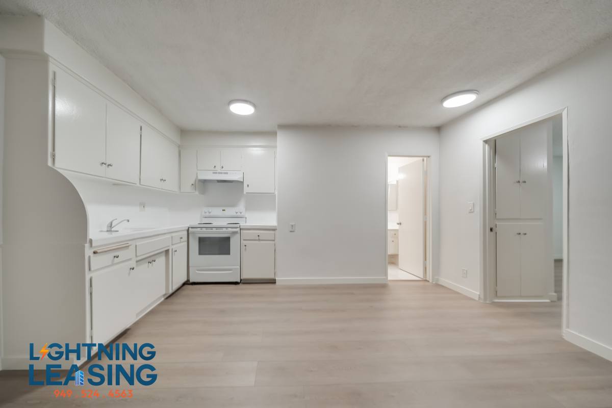 Apartment for rent at 700 S Irolo St #10, Los Angeles, CA 90005