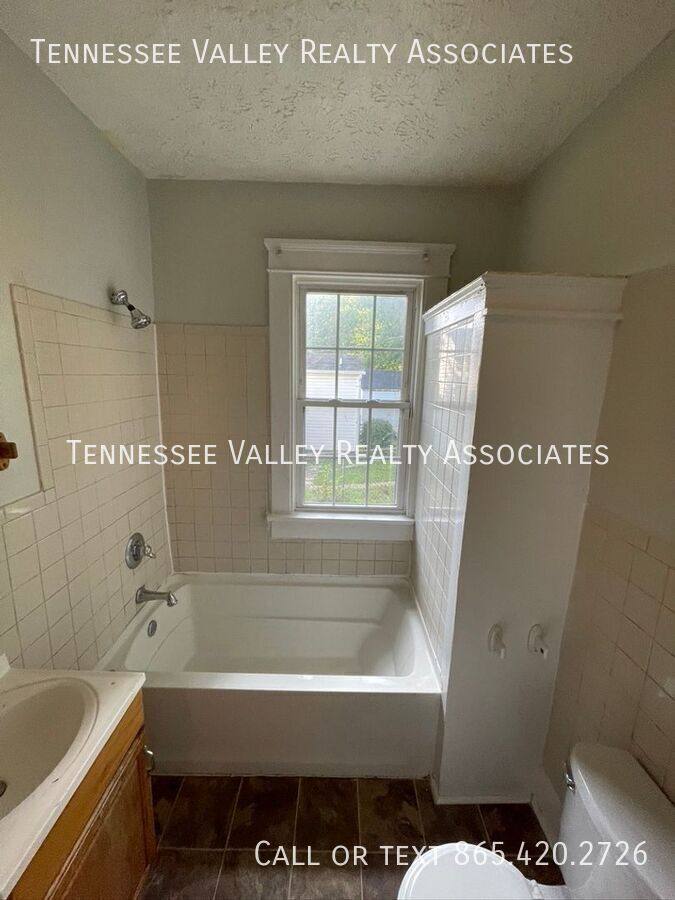 House for rent at 2649 Parkview Ave, Knoxville, TN 37914