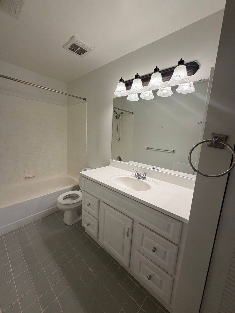 Apartment for rent at 102 Church St, Philadelphia, PA 19106