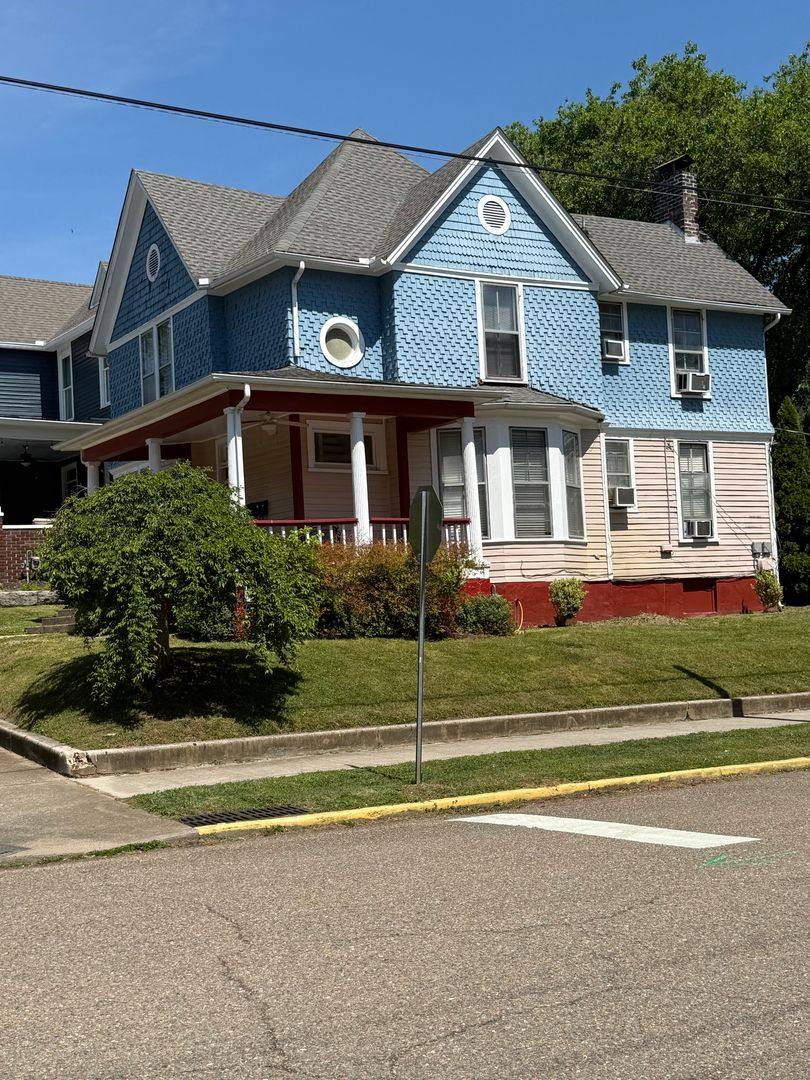 Apartment for rent at 702 Luttrell St, Knoxville, TN 37917