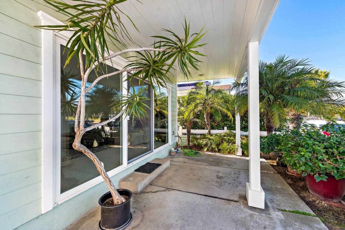 Apartment for rent at 1707 W Balboa Blvd, Newport Beach, CA 92663