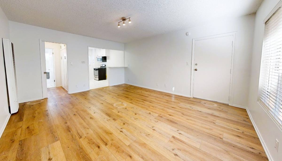 Apartment for rent at 351 S Manhattan Place, Los Angeles, CA 90020