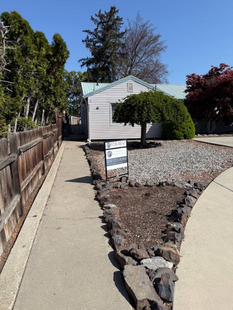 Apartment for rent at 908 Bryan St, Wenatchee, WA 98801
