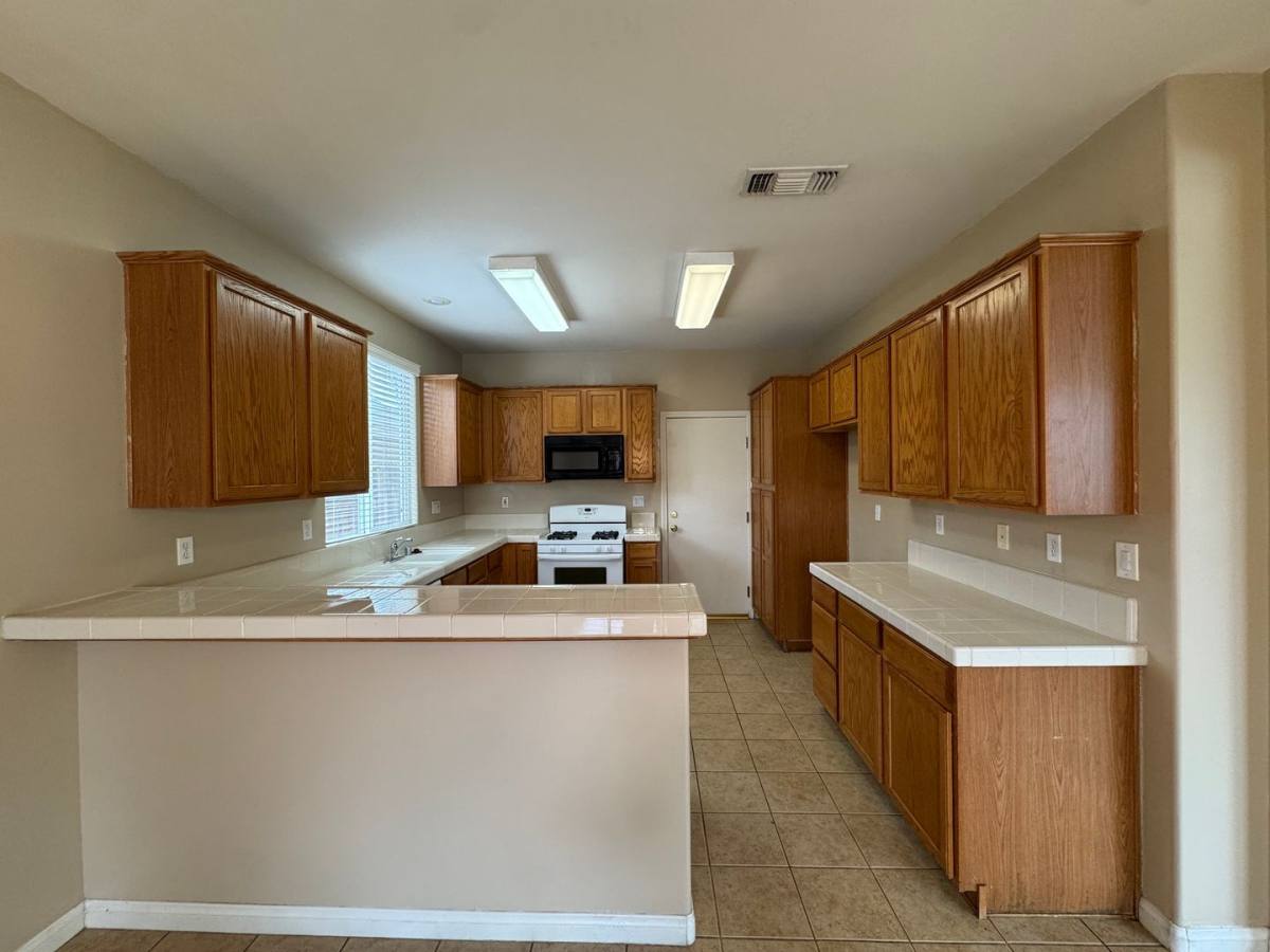 House for rent at 6417 Brewer Creek Dr, Bakersfield, CA 93313