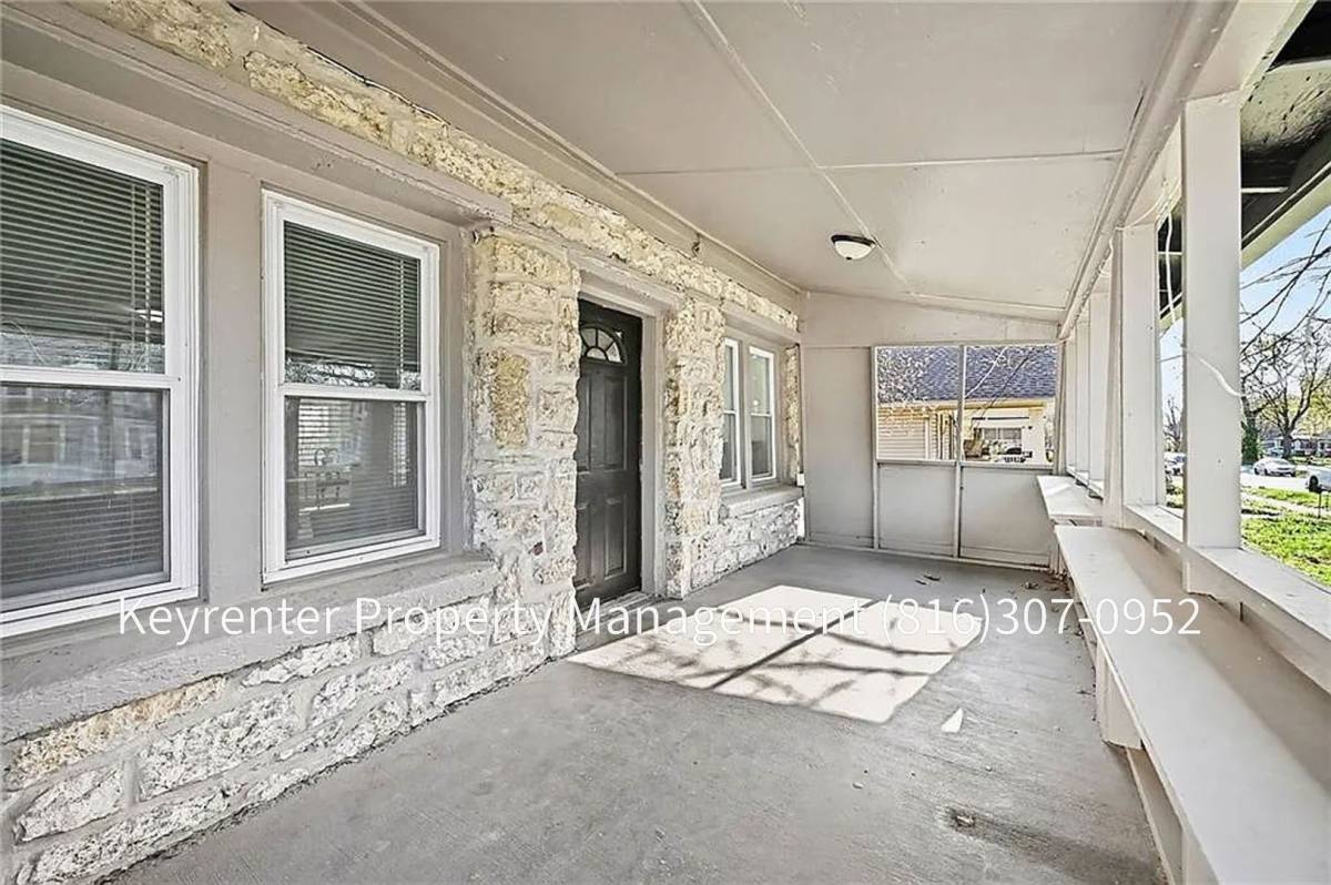 House for rent at 410 E Kansas Ave, Independence, MO 64050