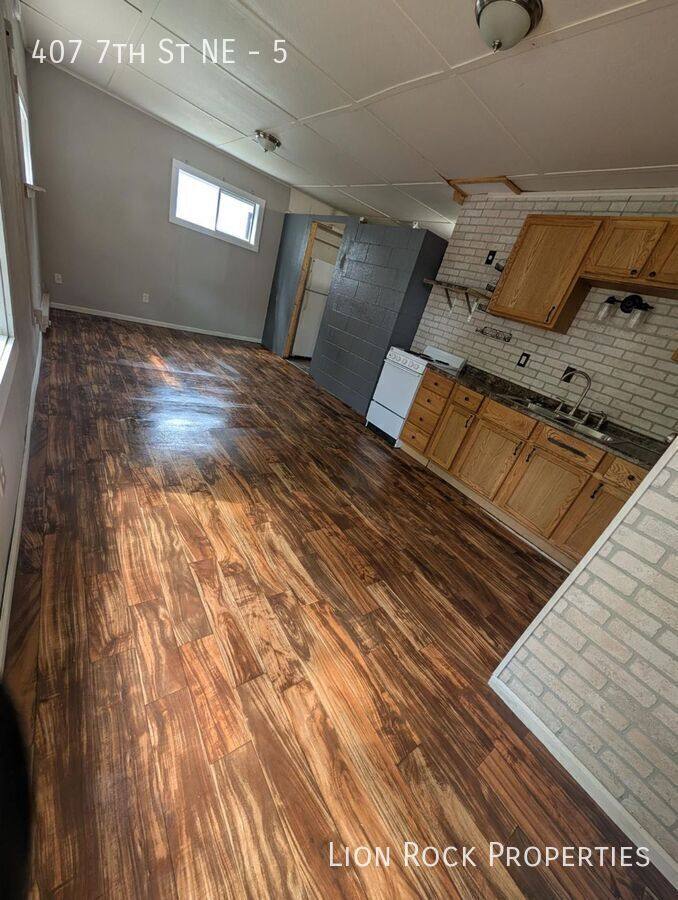Apartment for rent at 407 7th St NE #5, Staples, MN 56479