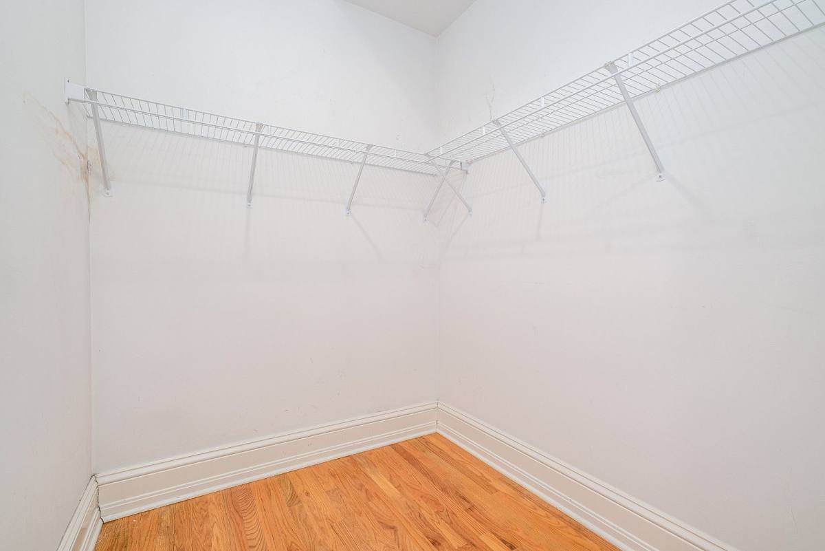 Apartment for rent at 963-973 E 61st St, Chicago, IL 60637