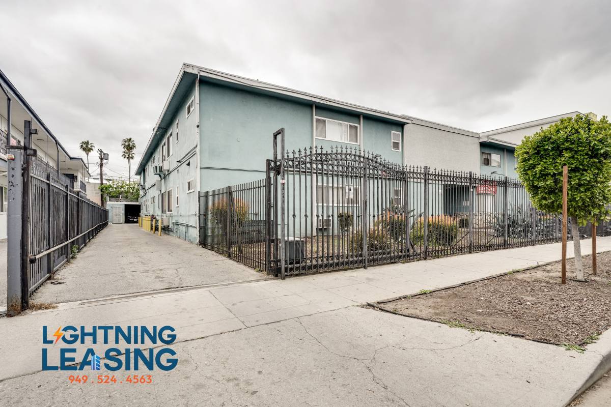 Apartment for rent at 14765 1 2 Delano St #11A, Van Nuys, CA 91411