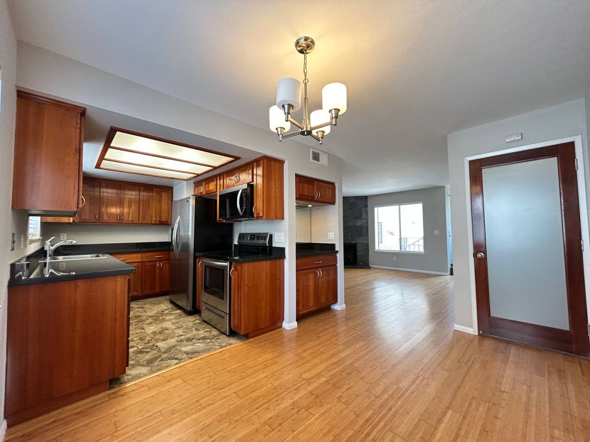 Townhouse for rent at 2202 N Broadway, Santa Ana, CA 92706