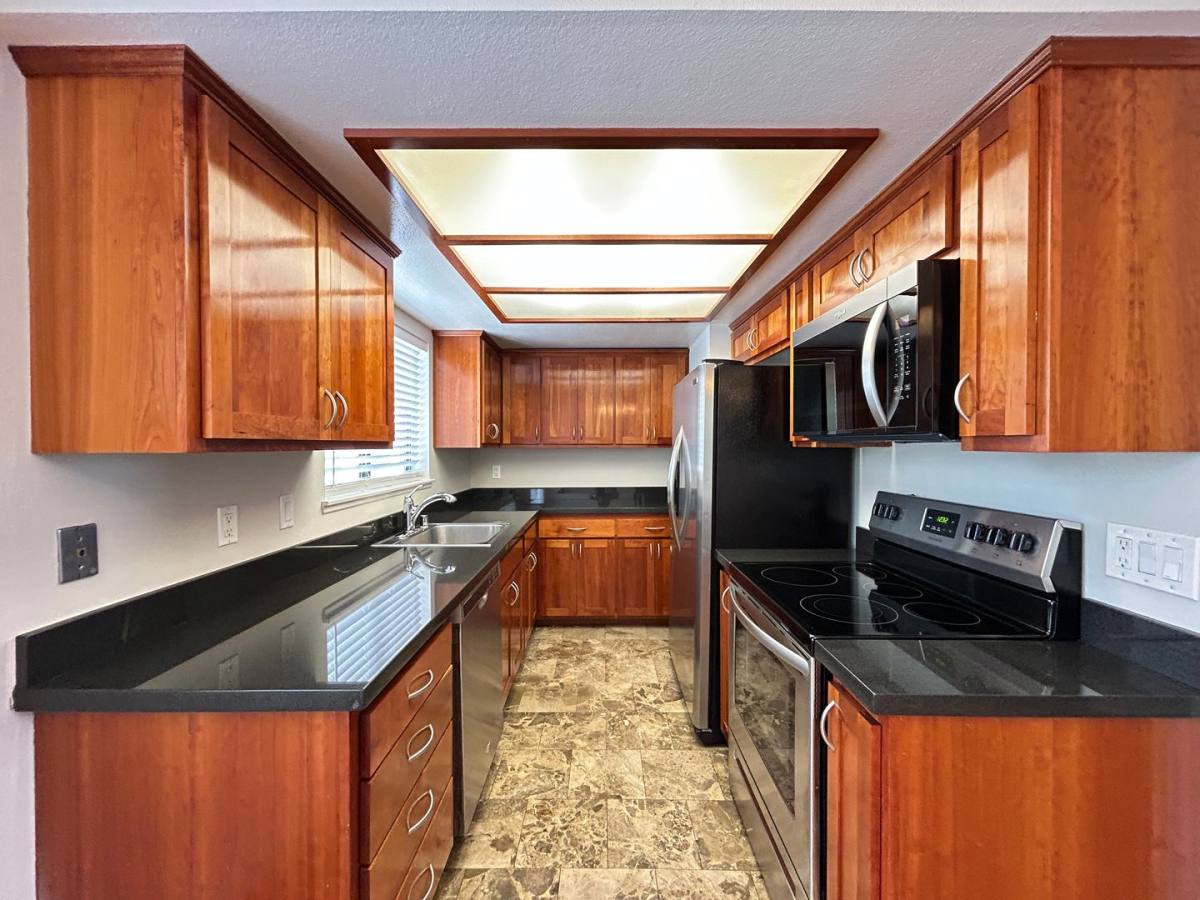 Townhouse for rent at 2202 N Broadway, Santa Ana, CA 92706