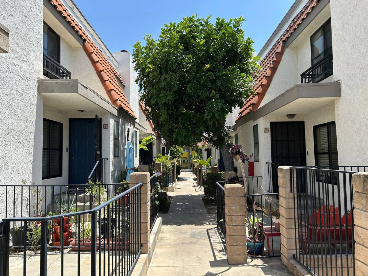 Townhouse for rent at 2202 N Broadway, Santa Ana, CA 92706
