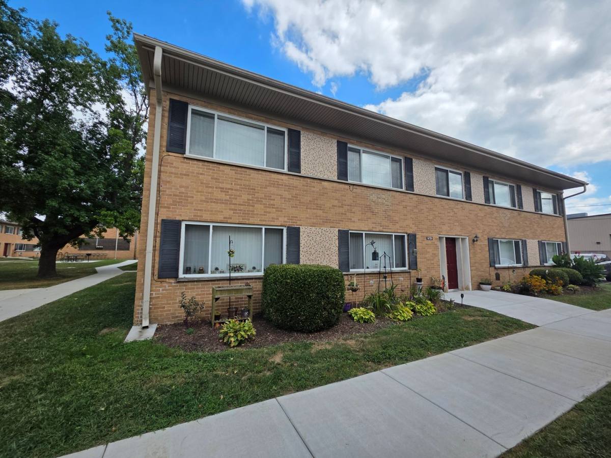 Apartment for rent at 9727 Pauline Place, Saint Louis, MO 63123