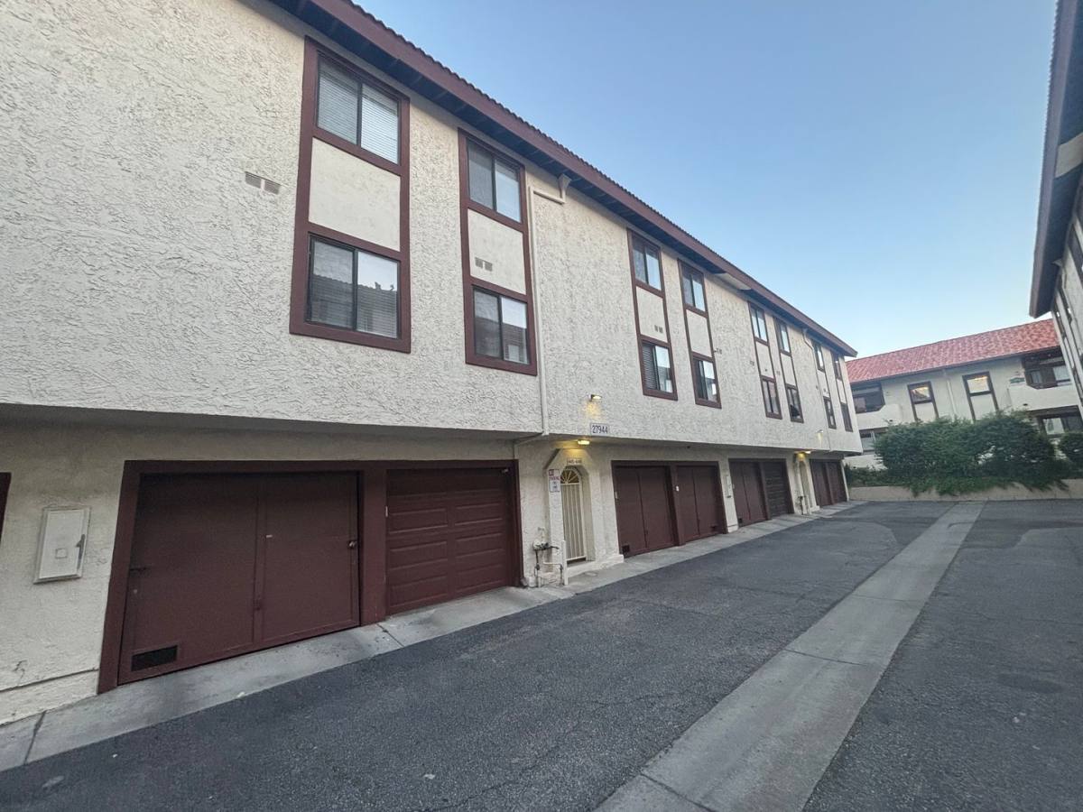 Condo for rent at 27944 Tyler Lane, Canyon Country, CA 91387