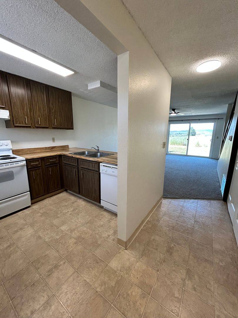 Apartment for rent at 834 Homedale Rd, Klamath Falls, OR 97603
