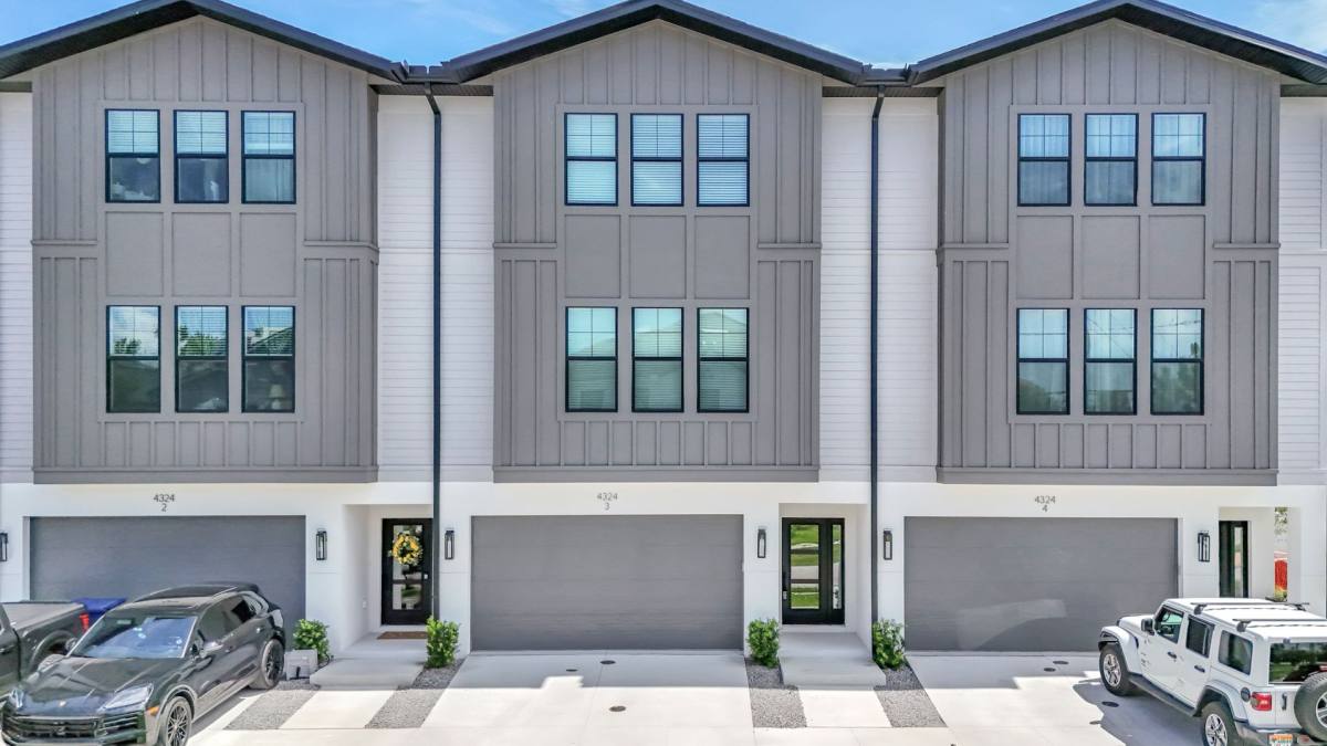 Townhouse for rent at 4324 W Gray St, Tampa, FL 33609