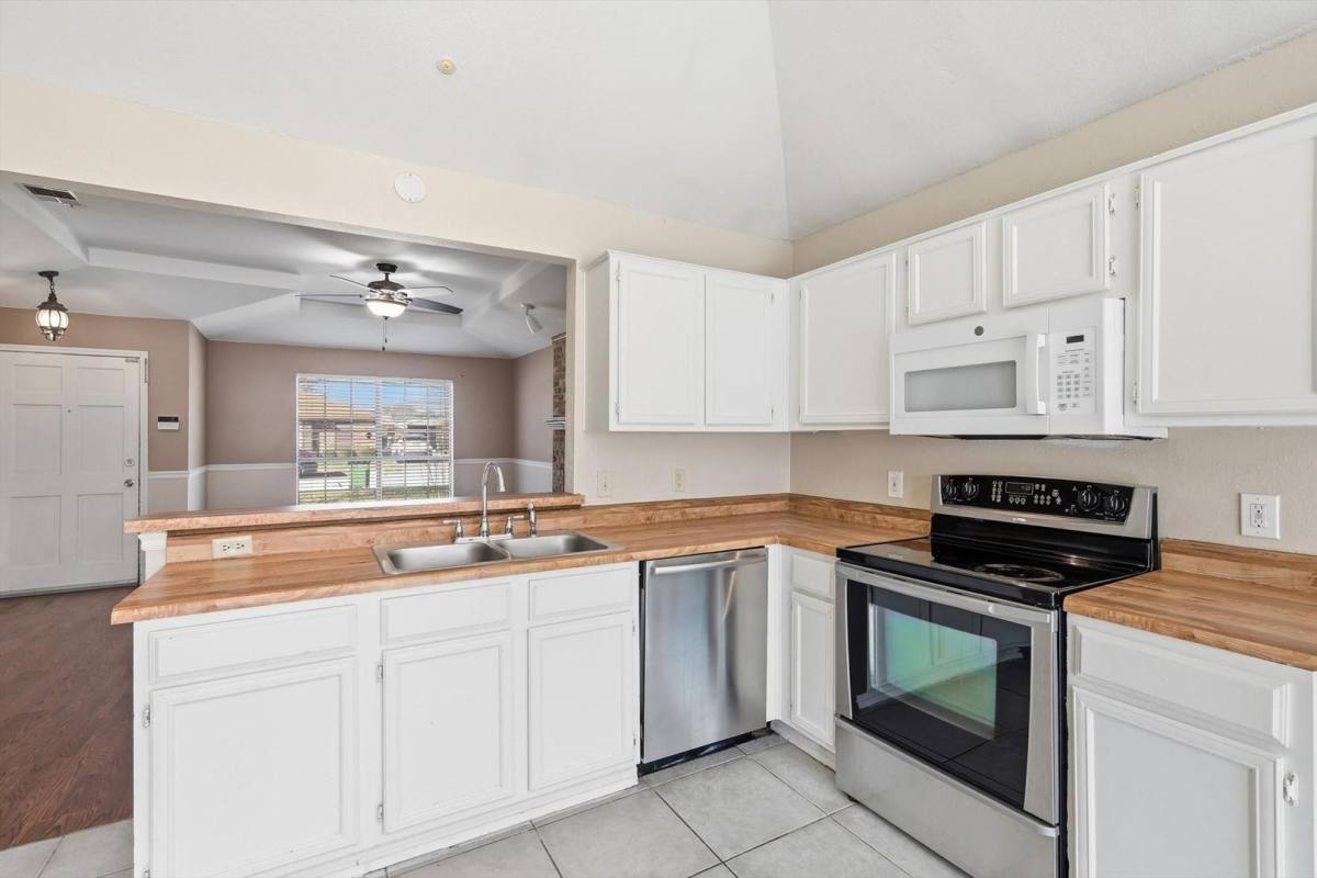 House for rent at 5722 Westchase Dr, North Richland Hills, TX 76180