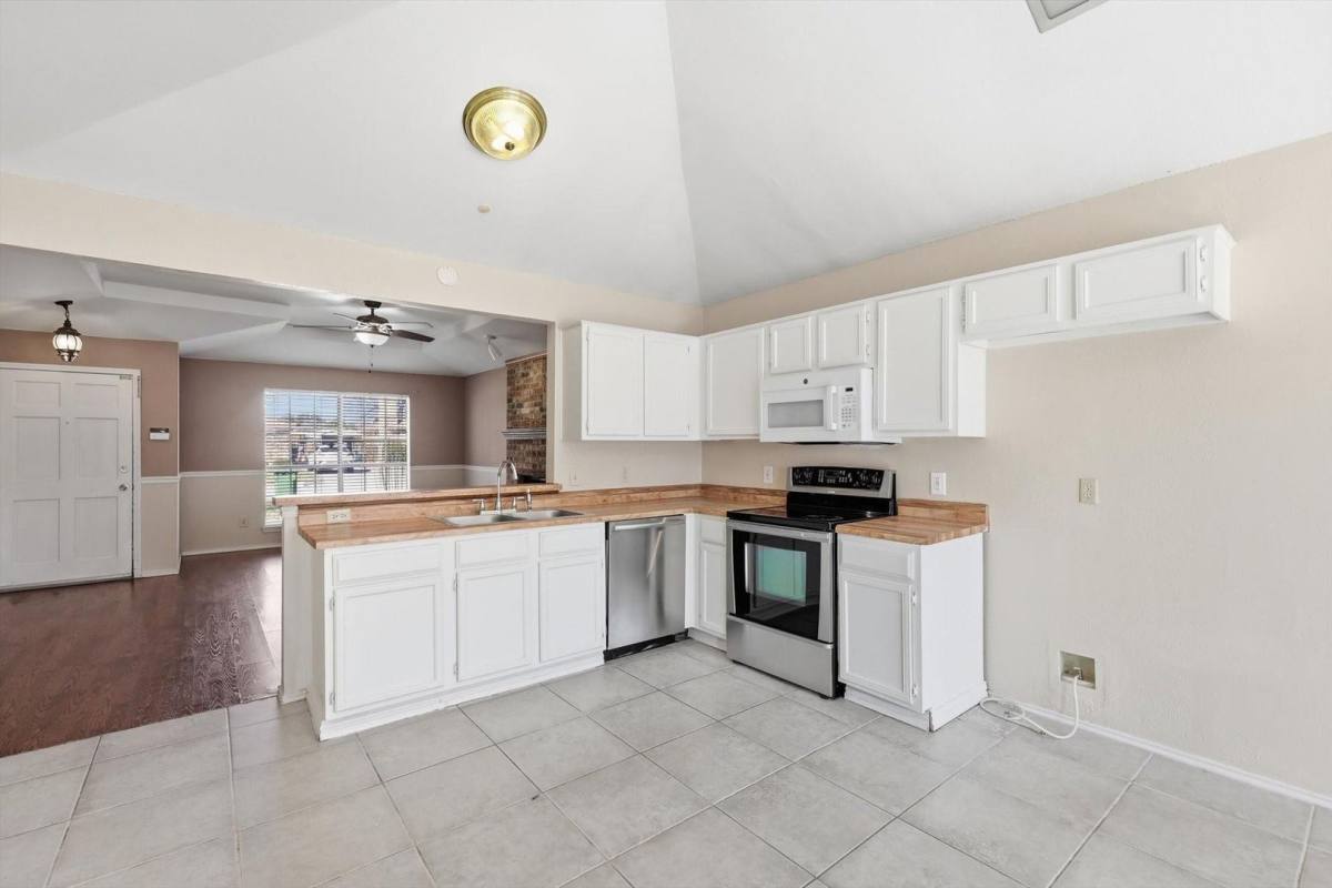 House for rent at 5722 Westchase Dr, North Richland Hills, TX 76180