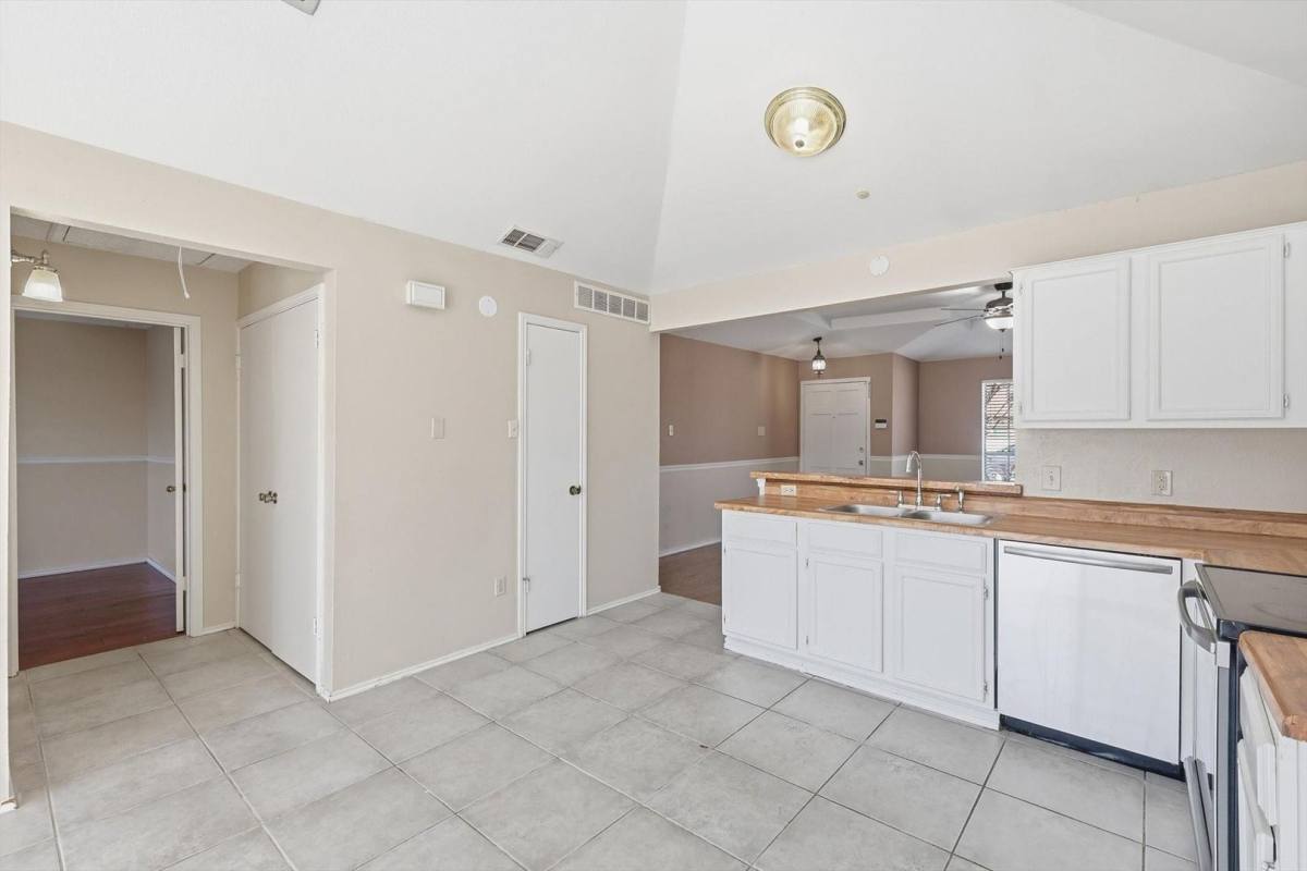 House for rent at 5722 Westchase Dr, North Richland Hills, TX 76180