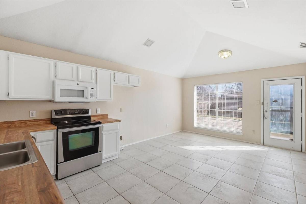 House for rent at 5722 Westchase Dr, North Richland Hills, TX 76180