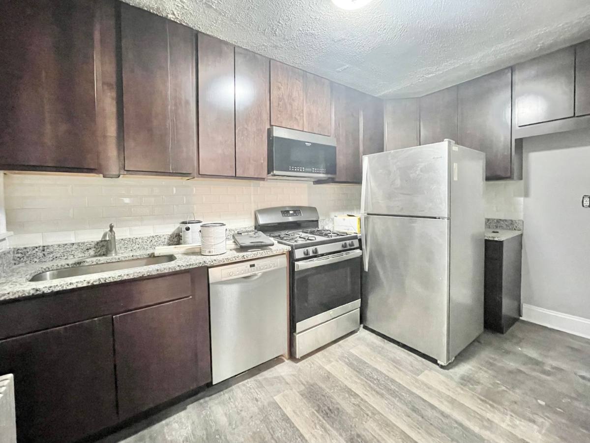 Apartment for rent at 6500 N Leavitt 2204 W Arthur, Chicago, IL 60645