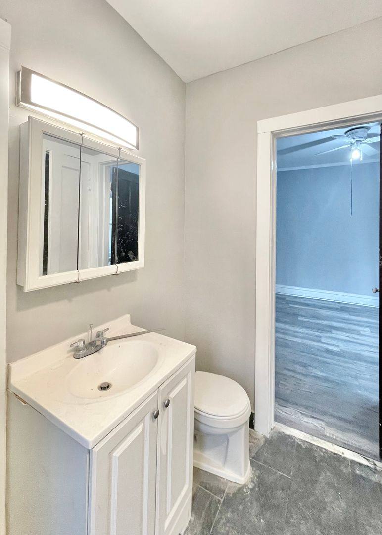 Apartment for rent at 6500 N Leavitt 2204 W Arthur, Chicago, IL 60645