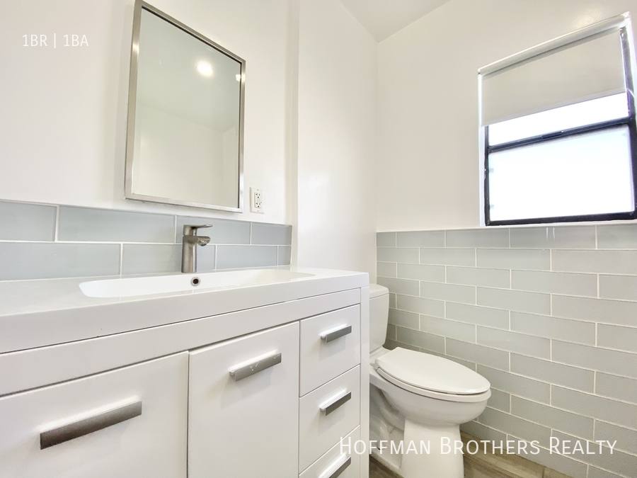 Apartment for rent at 1830 S Cloverdale Ave #4, Los Angeles, CA 90019