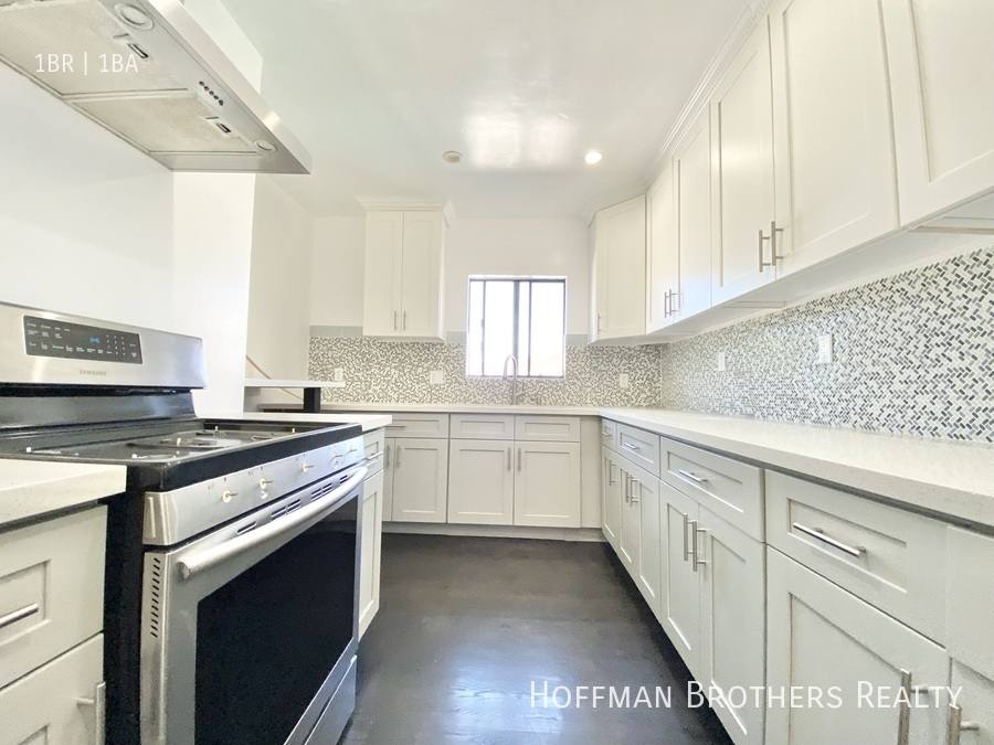 Apartment for rent at 1830 S Cloverdale Ave #4, Los Angeles, CA 90019