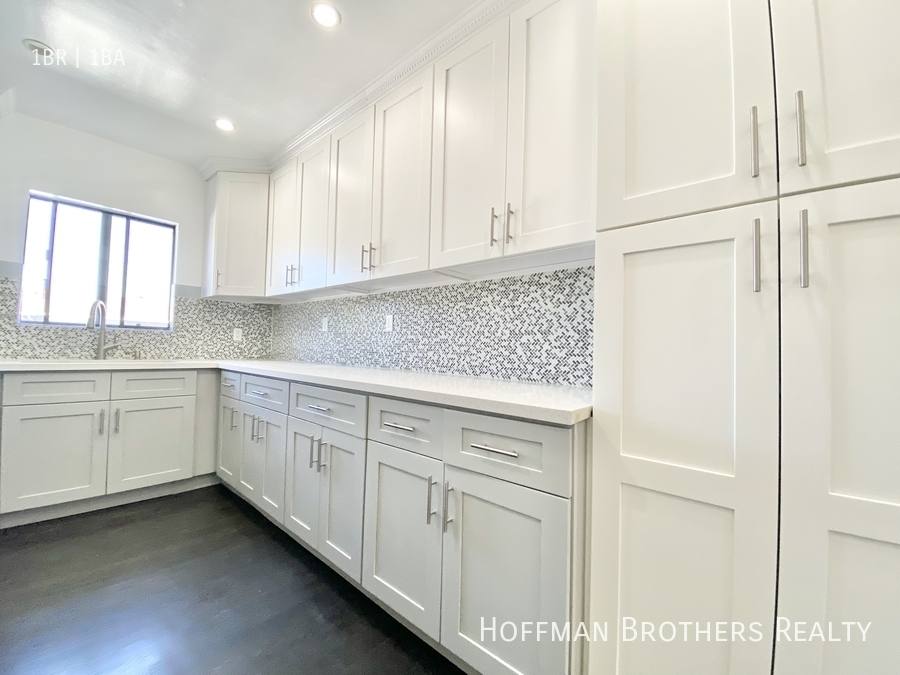 Apartment for rent at 1830 S Cloverdale Ave #4, Los Angeles, CA 90019