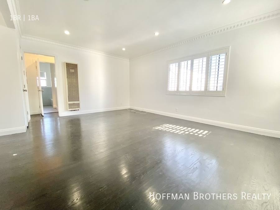 Apartment for rent at 1830 S Cloverdale Ave #4, Los Angeles, CA 90019
