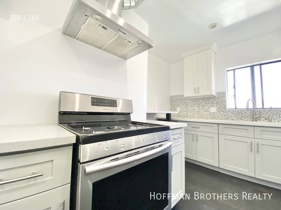 Apartment for rent at 1830 S Cloverdale Ave #4, Los Angeles, CA 90019