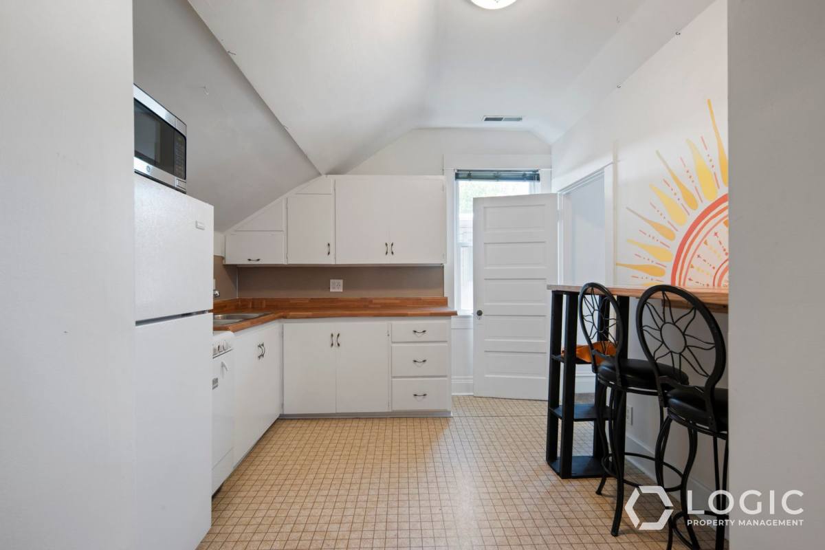 Apartment for rent at 423 S Douglas St #UPSTAIRS, Salt Lake City, UT 84102