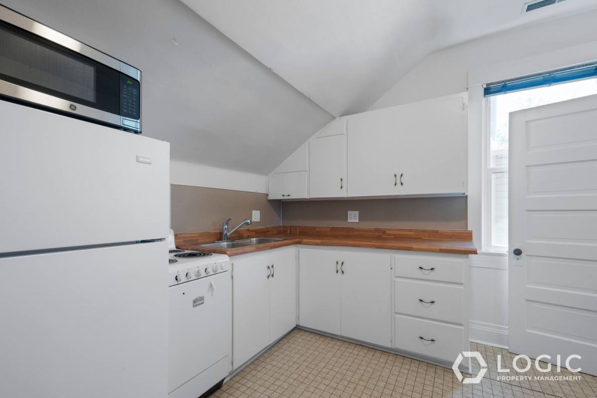 Apartment for rent at 423 S Douglas St #UPSTAIRS, Salt Lake City, UT 84102
