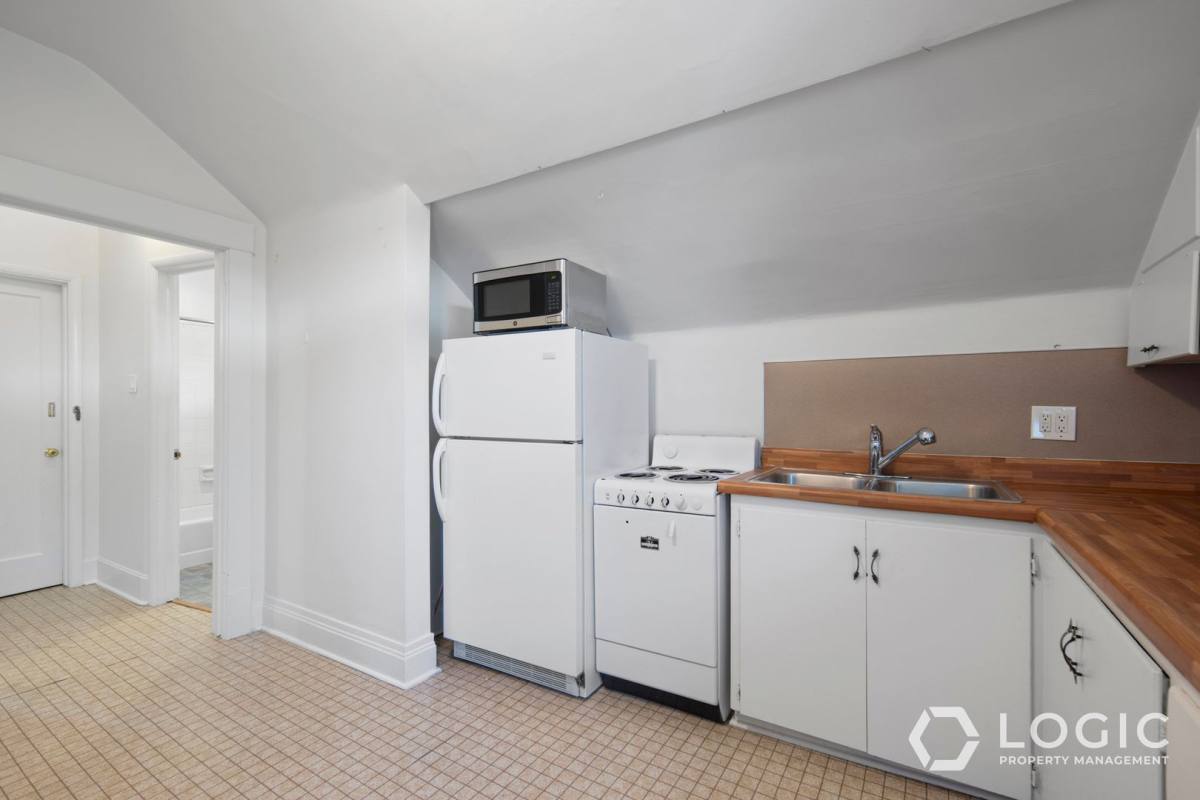Apartment for rent at 423 S Douglas St #UPSTAIRS, Salt Lake City, UT 84102