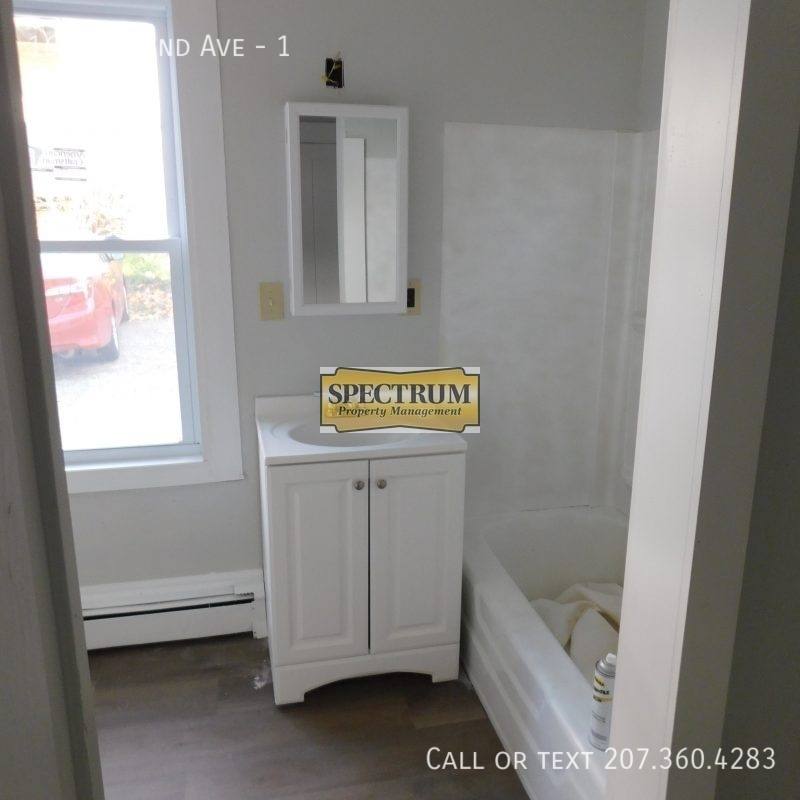 Apartment for rent at 16 Highland Ave #1, Gardiner, ME 04345