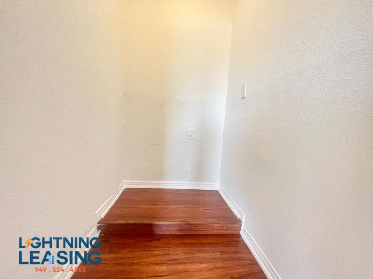 Apartment for rent at 2744 San Marino St #201B, Los Angeles, CA 90006