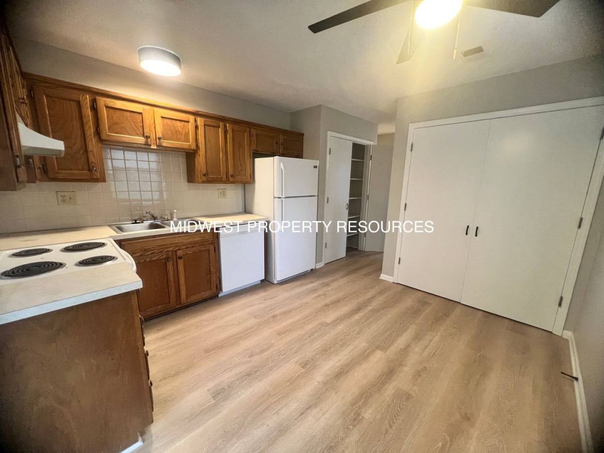 Townhouse for rent at 204 Sky-Vue Dr, Raymore, MO 64083