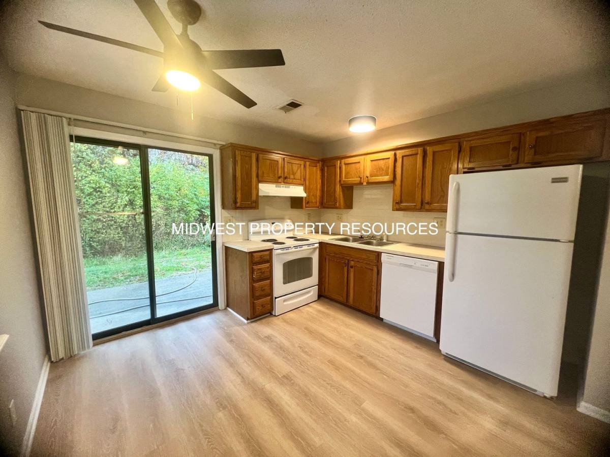 Townhouse for rent at 204 Sky-Vue Dr, Raymore, MO 64083