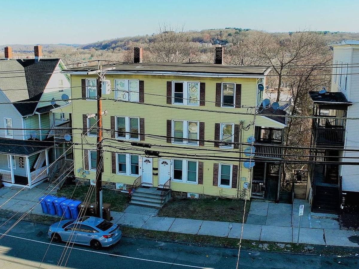 Apartment for rent at 199-207 Howe Ave, Shelton, CT 06484