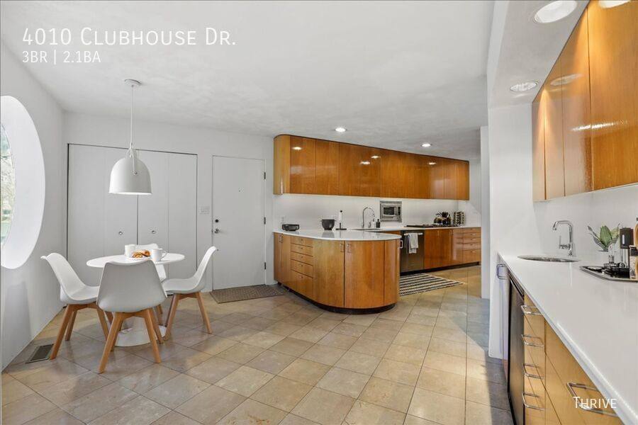 House for rent at 4010 Clubhouse Dr, Champaign, IL 61822