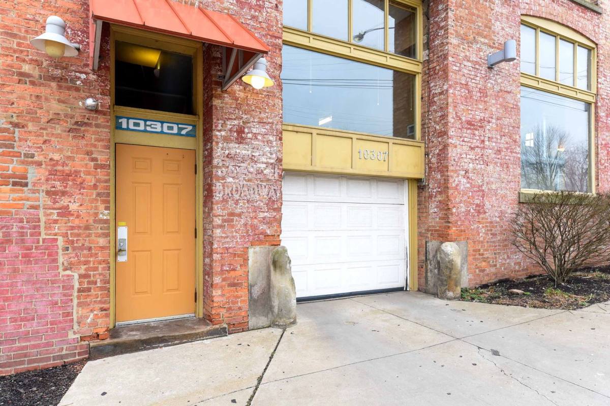 Townhouse for rent at 10307 Detroit Ave, Cleveland, OH 44102