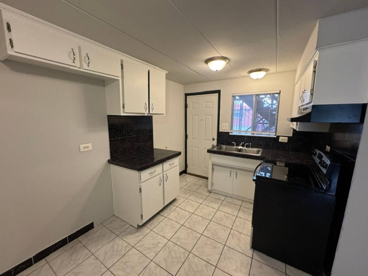 Apartment for rent at 14500 Torrence Ave, Chicago, IL 60633