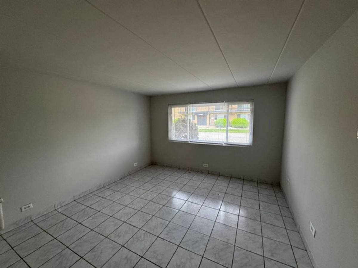 Apartment for rent at 14500 Torrence Ave, Chicago, IL 60633