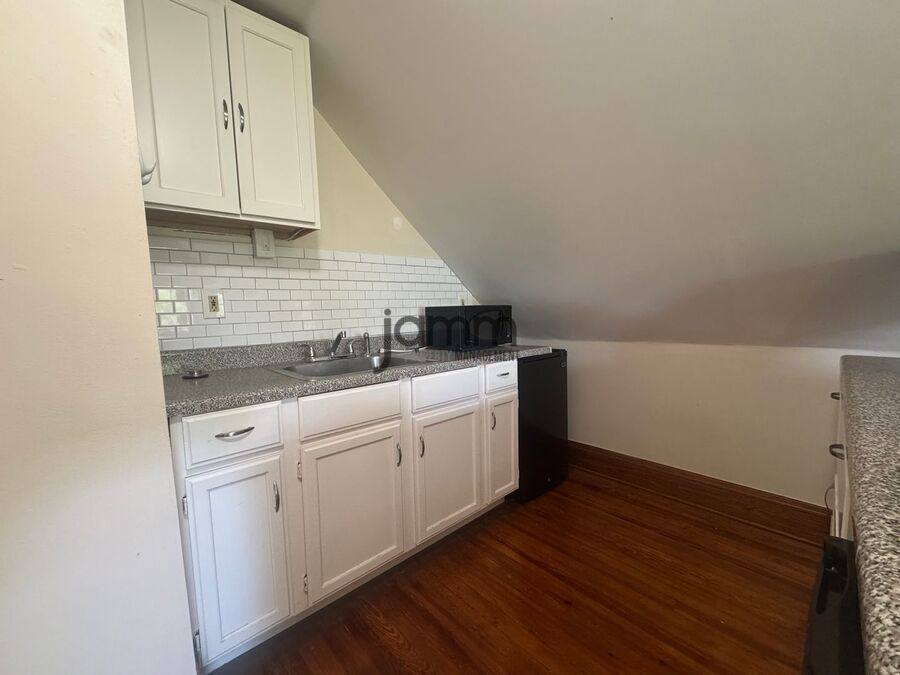 Apartment for rent at 3228 E Fairfax Rd, Cleveland, OH 44118